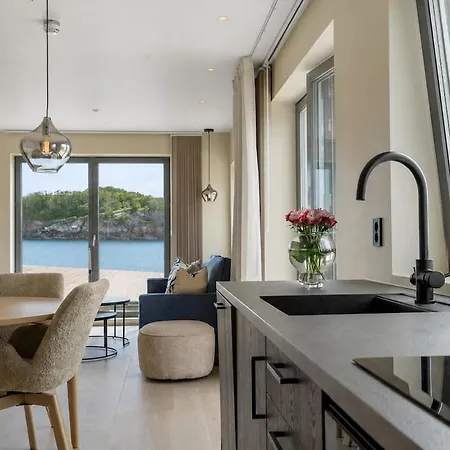 Oceanfront Henningsvær